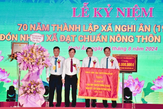 Nghi Ân kỷ niệm 70 năm thành lập, đón nhận xã đạt chuẩn nông thôn mới nâng cao