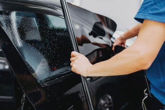 Các phụ kiện nên có trên xe ôtô trong những ngày nắng nóng