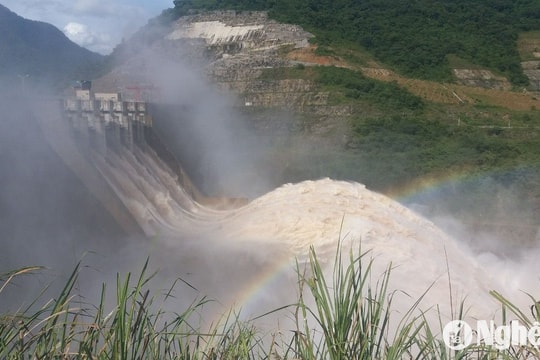 Các hồ chứa thủy điện Nậm Mô, Bản Ang tăng lưu lượng xả nước