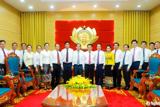 Bí thư Tỉnh ủy Nghệ An Thái Thanh Quý tiếp lãnh đạo tỉnh Bô Ly Khăm Xay, CHDCND Lào