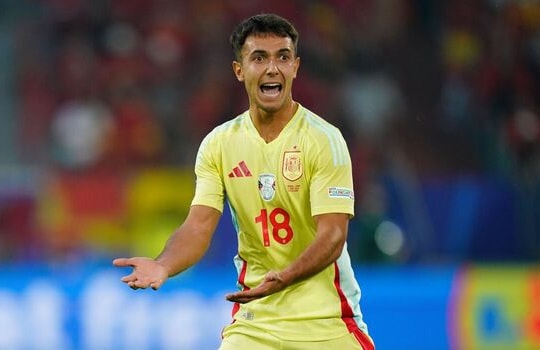 Rõ lý do Zubimendi từ chối lời mời hấp dẫn từ Liverpool