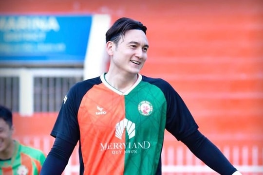 Thủ môn Đặng Văn Lâm nhận thù lao 'khủng' khi xuống hạng Nhất thi đấu; Messi chưa hẹn ngày tái xuất