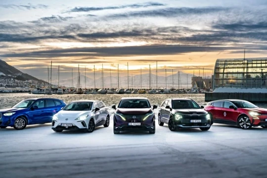 Vì sao ô tô điện thường có thiết kế đẹp hơn xe chạy bằng xăng, dầu?