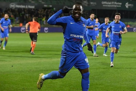 Cựu tiền đạo Sông Lam Nghệ An tỏa sáng tại giải Ngoại hạng Bỉ