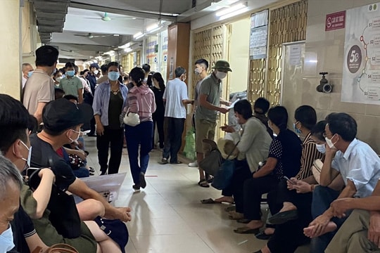 Vì sao bệnh nhân nội tiết ở Nghệ An phải xếp hàng dài chờ khám?