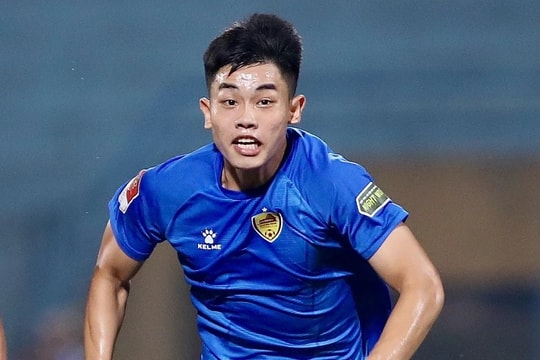 Đình Bắc gia nhập Công an Hà Nội; Cổ động viên Bayern phản ứng sau thương vụ với MU