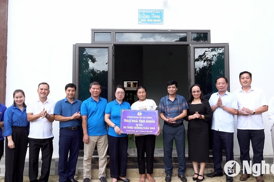 Công đoàn Bộ Tài chính trao nhà tình nghĩa cho hộ nghèo ở Nghệ An