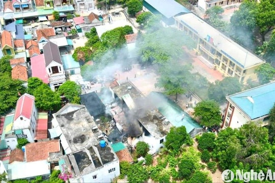 Cháy kho xưởng ngư cụ đi biển ở thị xã Hoàng Mai, ước thiệt hại hơn nửa tỉ đồng