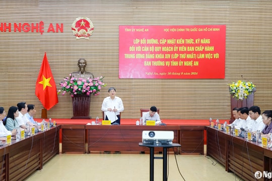 Đoàn cán bộ quy hoạch Ủy viên Ban Chấp hành Trung ương Đảng khóa XIV làm việc với Ban Thường vụ Tỉnh ủy Nghệ An