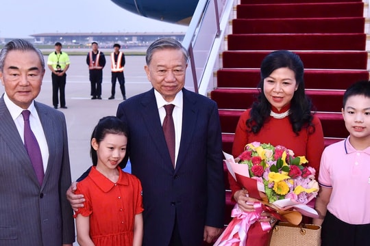 Tổng Bí thư, Chủ tịch nước Tô Lâm và Phu nhân đến Bắc Kinh, Trung Quốc