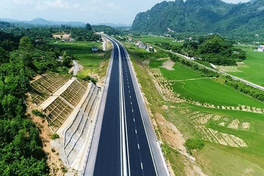 Mục tiêu cuối năm 2025 hoàn thành 3.000 km đường bộ cao tốc