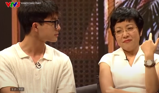 Con trai NSND Công Lý xúc động khi nói về mẹ trên sóng truyền hình