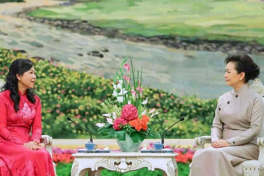 Phu nhân Tổng Bí thư, Chủ tịch nước Tô Lâm, bà Ngô Phương Ly dự tiệc trà do Phu nhân Bành Lệ Viên chủ trì