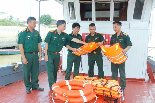 Quân khu 4 kiểm tra công tác sử dụng tàu thuyền tại Nghệ An