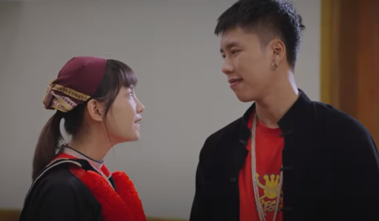 Vì sao khán giả đồng loạt ‘ném đá’ nữ chính ‘Đi giữa trời rực rỡ’?