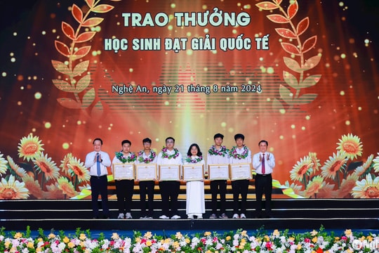 Nghệ An tuyên dương 163 học sinh giỏi quốc tế, quốc gia, đạt điểm cao tại Kỳ thi tốt nghiệp THPT năm 2024