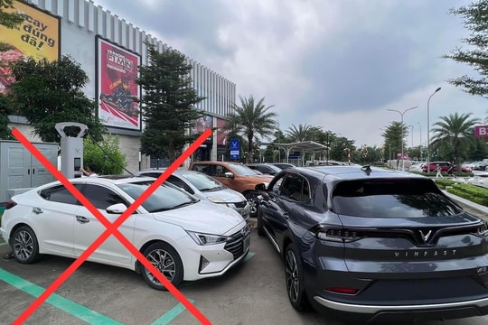 Những việc nên và không nên làm khi đỗ xe ở bãi đỗ dành cho xe điện