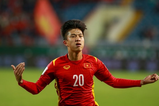 Tiền vệ Phan Văn Đức bất ngờ được gọi lên đội tuyển Việt Nam