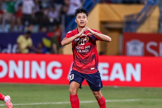 Tiền vệ Phan Văn Đức: 'Tôi sẽ cố gắng thi đấu tốt để trở lại đội tuyển Việt Nam'