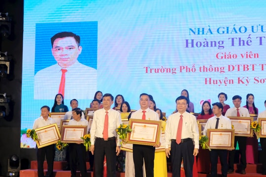 64 giáo viên Nghệ An được trao tặng danh hiệu Nhà giáo Ưu tú