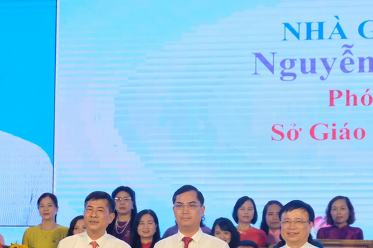 Nghệ An trao tặng danh hiệu Nhà giáo Ưu tú