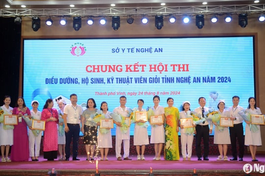 Trao giải Hội thi Điều dưỡng, hộ sinh, kỹ thuật viên giỏi tỉnh Nghệ An năm 2024