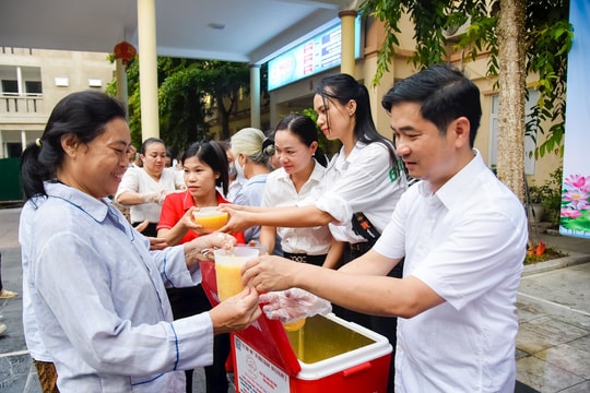 Sở Nội vụ trao tặng gần 1.000 suất cháo tại Bệnh viện Y học cổ truyền Nghệ An