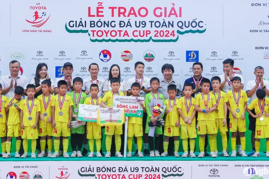 Nét hồn nhiên của các cầu thủ nhí Nghệ An trong trận chung kết Giải U9 toàn quốc 2024