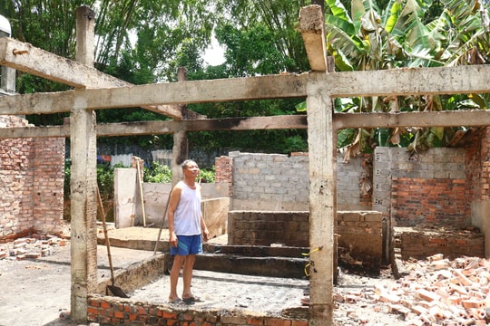 Sét đánh cháy trụi 3 gian chuồng bò ở Thanh Chương