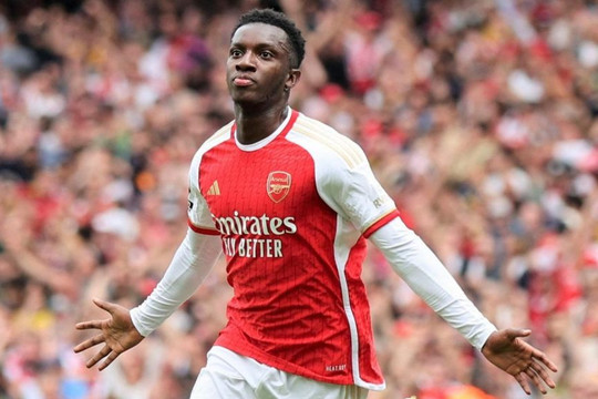 Thật như đùa: Arsenal bán 'chân gỗ' vẫn lời to