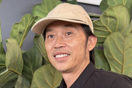 Danh hài Hoài Linh tuổi 55 sống cùng mẹ già, bị ung thư phải uống thuốc suốt đời