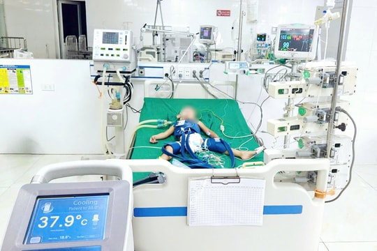 Bệnh viện Sản Nhi Nghệ An cứu sống 2 trẻ bị ngừng tim, ngừng thở do đuối nước