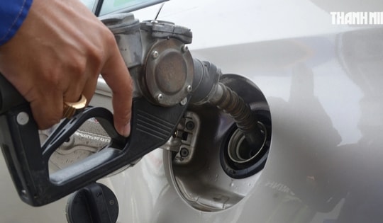 Tại sao cấm sử dụng điện thoại di động khi đổ xăng?