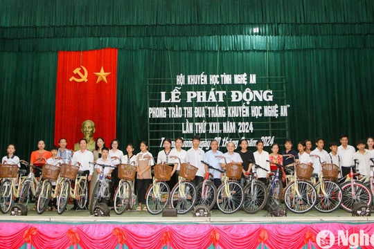 Nghệ An phát động phong trào thi đua “Tháng Khuyến học" và trao hơn 100 suất quà cho học sinh nghèo