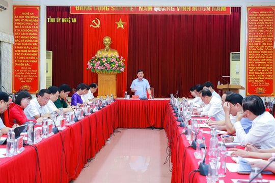 Tiểu ban Văn kiện Đại hội đại biểu Đảng bộ tỉnh Nghệ An lần thứ XX họp phiên thứ nhất