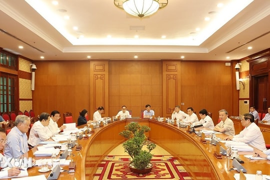 Tổng Bí thư, Chủ tịch nước chủ trì họp Bộ Chính trị cho ý kiến vào các văn kiện