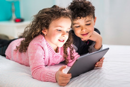 Các tỷ phú công nghệ kiểm soát thời gian sử dụng màn hình của con cái thế nào?