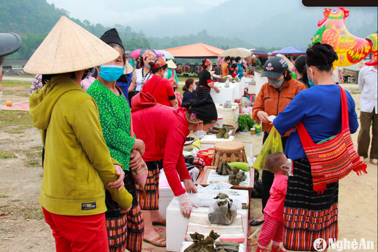 Xôn xao chợ phiên vùng cao