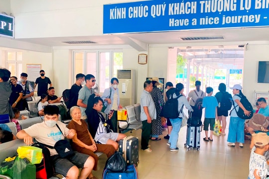 Nhà ga, bến xe, sân bay tại Nghệ An nhộn nhịp trong ngày nghỉ lễ cuối cùng