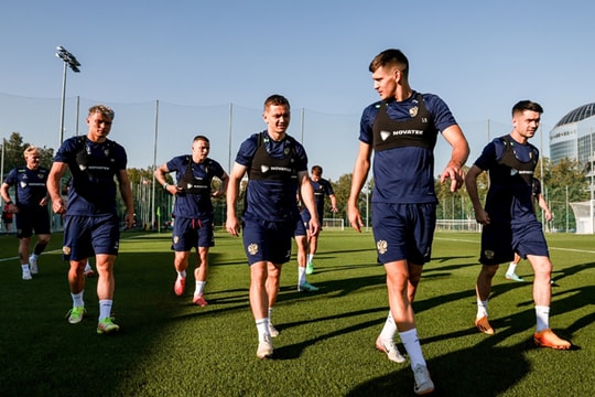 Tuyển Nga lại có xáo trộn lực lượng trước trận gặp Việt Nam; Con trai David Beckham giải nghệ