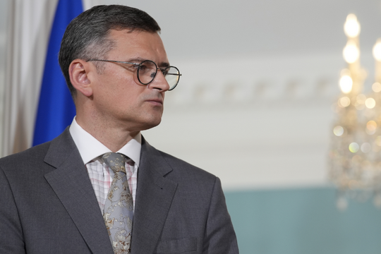 Nghị sĩ Ukraine nói Ngoại trưởng Kuleba được ‘trao bút’ để nộp đơn từ chức