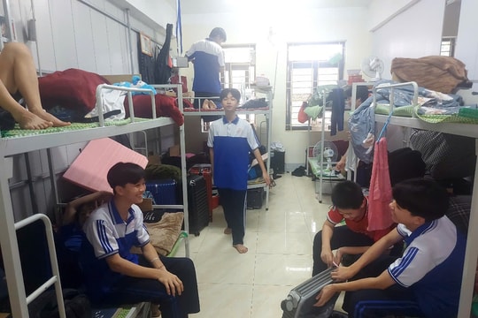 Hàng trăm học sinh trường Dân tộc nội trú tỉnh Nghệ An vẫn mong ngóng ký túc xá