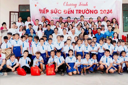 Tuổi trẻ Nghệ An mang niềm vui tới học sinh vùng khó