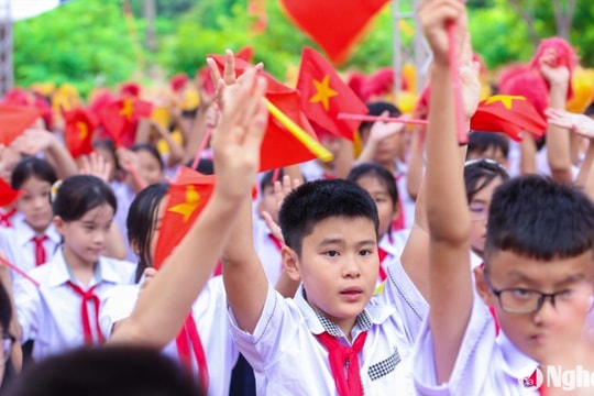 Sáng nay, hơn 1.500 trường học của Nghệ An tổ chức lễ khai giảng năm học mới