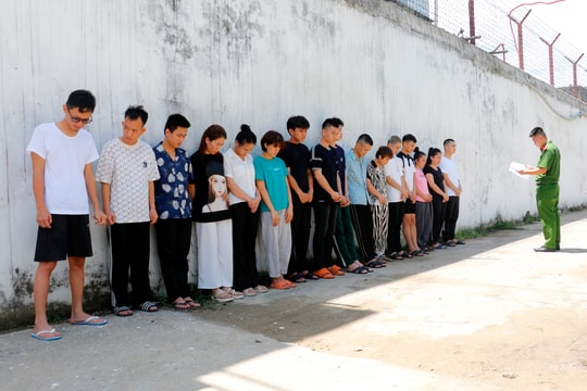 Công an Nghệ An đánh sập ổ nhóm đánh bạc hơn 250 tỷ đồng, thu giữ nhiều siêu xe