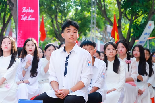 Học sinh Nghệ An háo hức bước vào năm học mới