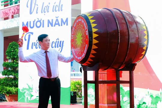 Bí thư Tỉnh ủy Nghệ An Thái Thanh Quý dự Lễ khai giảng tại Trường THPT Huỳnh Thúc Kháng