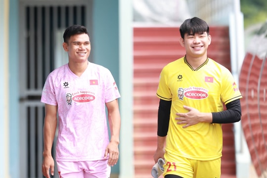 Thủ môn Nguyễn Văn Việt là cầu thủ duy nhất của Sông Lam Nghệ An được triệu tập lên tuyển Việt Nam