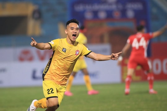 Nguyễn Phú Nguyên - cựu cầu thủ Sông Lam Nghệ An gia nhập Quảng Nam