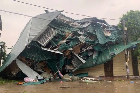 Bão số 3 đổ bộ Hà Nội gây nhiều thiệt hại